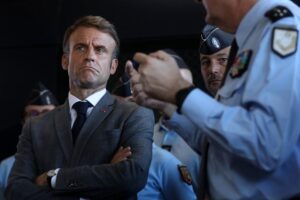 Macron se ciocnește cu probleme după ce a fost aprobat proiectul de lege privind imigrația