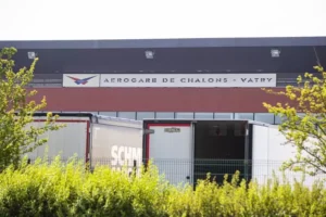 Avionul companiei româneşti Legend Airlines, reţinut la sol de joi în Franța, a primit autorizație să părăsească aeroportul / Autoritățile pregătesc „redirecționarea” pasagerilor indieni image-2023-12-22-26775568-41-aeroport-vatry-franta