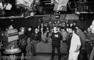 image-2023-12-23-26776623-41-mircea-dinescu-platoul-televiziunii-romane-decembrie-1989