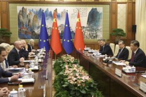 Xi Jinping a primit liderii Uniunii Europene cu un avertisment clar și cu o primire mai puțin călduroasă
