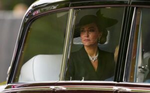 Kate, prinţesa de Wales, s-a întors acasă, după două săptămâni de spitalizare