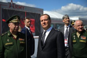 Dmitri Medvedev a declarat că japonezii „triști” din cauză că Insulele Kurile aparțin Rusiei își pot face seppuku