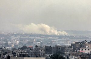 Bombardamentele israeliene au ucis 14 palestinieni joi în zona de coastă din sudul Gaza/Hamas spune că aproape 1% din populația din Gaza a fost ucisă Bombardamentele israeliene au ucis 14 palestinieni joi în zona de coastă din sudul Gaza/Hamas spune că aproape 1% din populația din Gaza a fost ucisă