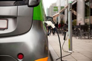 Ce înseamnă mașină electrică ieftină și de ce producătorii europeni sunt presați să lanseze cât mai multe modele acceptabile la preț image-2024-01-18-26833915-41-masina-electrica-incarcat