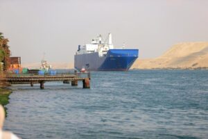 ONU: Comerțul prin Canalul Suez a scăzut cu 42% de pe urma atacurilor rebelilor houthi