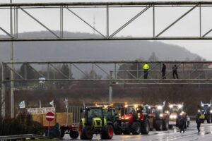 Fermierii belgieni, indignați de creșterea costurilor, vor să blocheze drumurile de acces către un port important