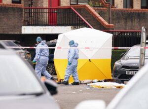 Un bărbat înarmat cu o arbaletă a fost împuşcat mortal de către poliţişti în sud-estul Londrei