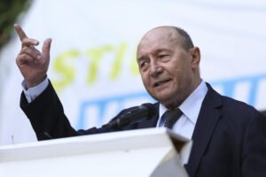 Traian Băsescu a ironizat planul anunțat de liderii PNL și PSD de a avea candidați comuni la alegerile europarlamentare