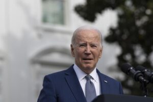 Joe Biden l-a calificat pe Vladimir Putin drept un „ticălos nebun" Joe Biden l-a calificat pe Vladimir Putin drept un „ticălos nebun"