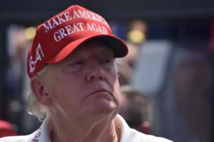 Donald Trump își neagă antecedentele publice și se declară un ”orator grozav”