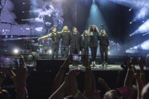 Membrii unei trupe rock rusești care se opune războiului din Ucraina au fost deportați din Thailanda în Israel