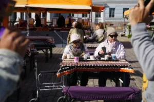 Incursiune în bugetele lunare ale românilor din Diaspora: o comparație România versus 11 țări din UE privind costul vieții image-2024-02-17-26909394-41-street-food-helsinki-finlanda