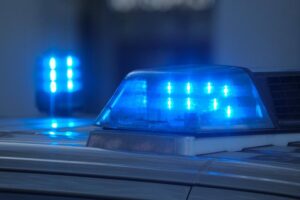 Șoferul care a lovit un polițist și a fugit, arestat pentru 30 de zile image-2024-02-8-26885727-41-girofar-politie