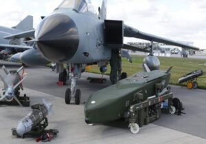 Dezbaterea privind armele cu rază lungă de acțiune