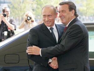 Gerhard Schröder spune că prietenia sa cu Vladimir Putin poate ajuta la încheierea războiului din Ucraina