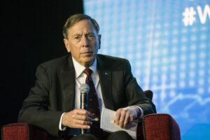 Daniel Petraeus: „Putin nu se va limita la invadarea Ucrainei. Și America va trebui să rămână întotdeauna în Orientul Mijlociu”