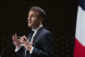 Macron susţine o nouă legislaţie referitoare la sfârşitul vieţii care ar permite ceea ce el a numit „ajutor pentru a muri”