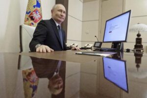 Jumătate din voturile lui Putin la alegerile prezidențiale „au fost falsificate”, cea mai mare fraudă electorală din istoria modernă a Rusiei Jumătate din voturile lui Putin la alegerile prezidențiale „au fost falsificate”, cea mai mare fraudă electorală din istoria modernă a Rusiei
