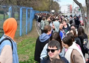 Rușii din Serbia ar putea fi expulzați după ce l-au sfidat pe Putin