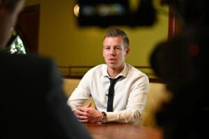 Peter Magyar, fost apropiat al lui Viktor Orban, vrea acum să răstoarne guvernul: „Orice avalanșă începe cu un fulg de zăpadă”