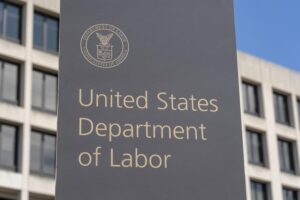 Copii de 14 ani angajați ilegal pentru munci „periculoase” la o fabrică din SUA, într-o perioadă de erodare a legilor ce îi protejează pe minori