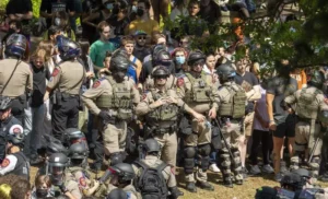 Arestări și ciocniri la Universitatea Texas, studenți suspendați la Columbia