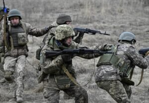 Ucraina a adoptat mult-așteptata lege a mobilizării pentru a-și spori numărul de militari