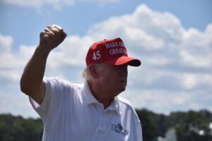 Donald Trump afirmă că decizia privind interzicerea avortului trebuie luată de fiecare stat american în parte, nu la nivel național