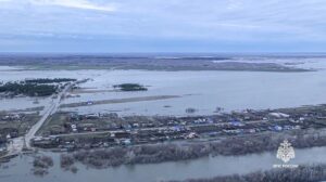 Apele revărsate în regiunea Kurgan din Rusia au depășit nivelurile considerate periculoase Apele revărsate în regiunea Kurgan din Rusia au depășit nivelurile considerate periculoase