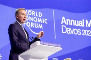 Datoria globală urcă la nivelurile din timpul războaielor napoleoniene, spune președintele Forumului Economic Mondial