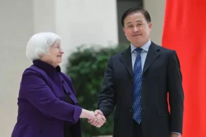 Șefa Trezoreriei americane avertizează China că SUA nu vor accepta „decimarea” unor industrii noi de importurile chinezești ieftine