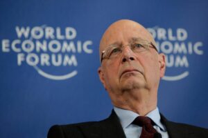 Klaus Schwab, fondatorul Forumului Economic Mondial, va renunța la poziția sa executivă după o activitate de 50 de ani Klaus Schwab, fondatorul Forumului Economic Mondial, va renunța la poziția sa executivă după o activitate de 50 de ani