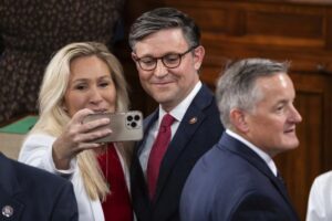 image-2024-04-5-27031567-41-mike-johnson-speakerul-camerei-reprezentantilor-alaturi-marjorie-taylor-greene-cand-relatiile-dintre-cei-doi-erau-mai-cordiale