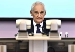 „Să-l punem pe labradorul lui Putin ministru al Apărării”. Sursele unei publicații ruse afirmă că rocada Șoigu-Belousov e „un nonsens total”