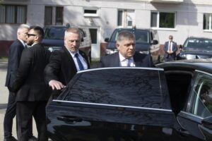 Starea lui Robert Fico, în urma tentativei de asasinat, rămâne gravă, dar stabilă