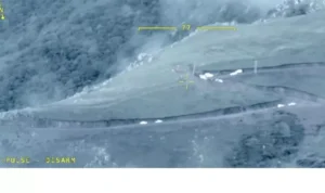Fragmente ale elicopterului președintelui iranian Raisi au fost descoperite de o dronă turcă Bayraktar Fragmente ale elicopterului președintelui iranian Raisi au fost descoperite de o dronă turcă Bayraktar