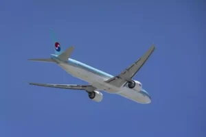 Un deces și 30 de răniți au fost raportați într-un avion care a întâmpinat turbulențe severe pe ruta Londra - Singapore