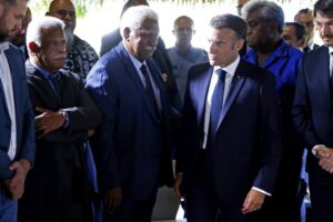 Macron a ajuns în Noua Caledonie: „Vom aborda reconstrucția economică. Până la sfârșitul zilei, vom lua decizii și vom face anunțuri”
