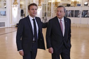 Macron preferă ca italianul Mario Draghi să ocupe funcția de președinte al Comisiei Europene în locul lui von der Leyen