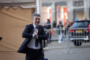 Un fost șef al serviciilor de informații este propus ca premier al Olandei de partidele de dreapta