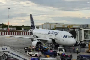 Lufthansa va introduce o "taxă de mediu" în prețul biletelor de avion image-2022-09-11-25784593-41-avion-lufthansa