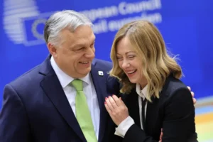 Partidul lui Viktor Orban a declarat că nu dorește să fie alături de AUR în grupul ECR din Parlamentul European