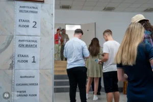 Louise din Franța se Răzgândește și Alege Să Studieză în România: Ce Atrage Tinerii Străini 452102596_920697330092654_7176775072265125494_n