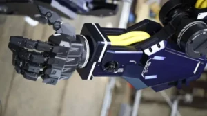 Un robot umanoid va întreține căile ferate din Japonia Un robot umanoid va întreține căile ferate din Japonia