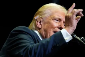 Donald-Trump-la-primul-miting-de-campanie-dupa-tentativa-de-asasinat