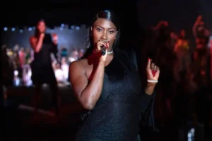 Cea mai populară cântăreață din Franța îi îndeamnă pe alegători să nu voteze pentru extrema dreaptă duminică