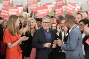 Laburiștii conduși de Keir Starmer au obținut o victorie zdrobitoare în alegerile din Marea Britanie, revenind la guvernare după 14 ani, cu o majoritate uriașă Laburiștii conduși de Keir Starmer au obținut o victorie zdrobitoare în alegerile din Marea Britanie, revenind la guvernare după 14 ani, cu o majoritate uriașă