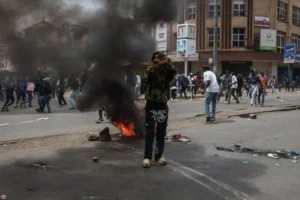 Noi ciocniri violente au izbucnit în Kenya, unde protestatarii au folosit gaze lacrimogene
