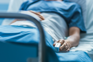 Tragedia unui Tânăr Fotbalist de 16 Ani: Suspiciuni de Infecție Bacteriană de la Piscină shutterstock_1190997985