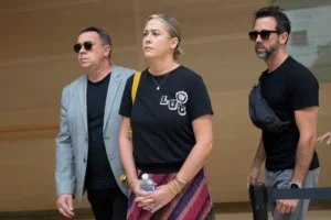 Gisele Pelicot își înfruntă abuzatorii în procesul cutremurător de la Avignon Gisele Pelicot își înfruntă abuzatorii în procesul cutremurător de la Avignon